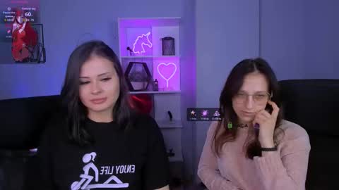 Snapshot of charlie_bonsie chatting on 11.18.25 charlie online show from 11.18.25