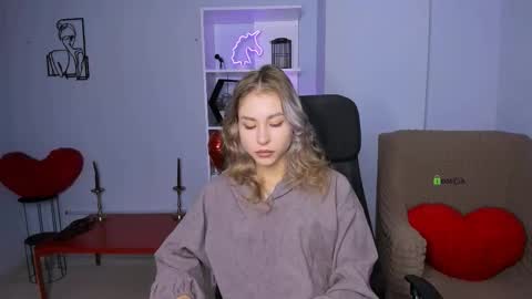 Snapshot of charlie_bonsie chatting on 11.20.25 charlie online show from 11.20.25