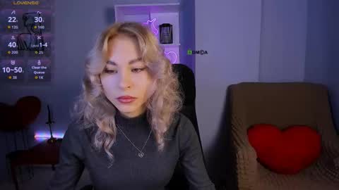 Snapshot of charlie_bonsie chatting on 11.24.25 charlie online show from 11.24.25