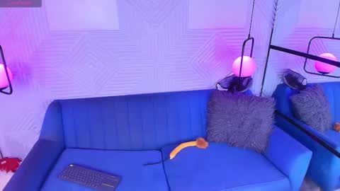 Snapshot of charlotte_2015 chatting on 10.25.25 ambar online show from 10.25.25