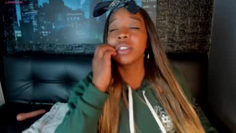 Snapshot of charlotte_brown_1 chatting on 12.01.25 CHARLOTTE BROWN online show from 12.01.25