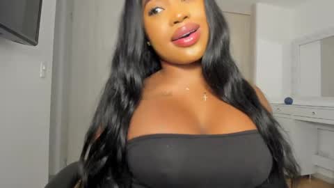 Snapshot of charlotte_tiller chatting on 04.21.26 Yuli online show from 04.21.26