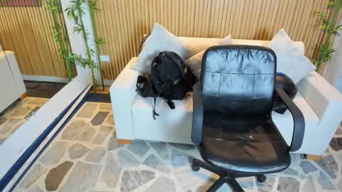 Charlotte  Everyday From 0700 to 1300 Col Time online show from 09.11.25