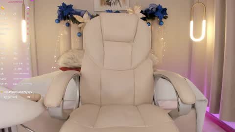 Snapshot of charlottedupontt chatting on 12.24.24 Charlotte online show from 12.24.24