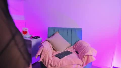 Snapshot of charlottee01_ chatting on 02.18.26 Charlottee01 online show from 02.18.26