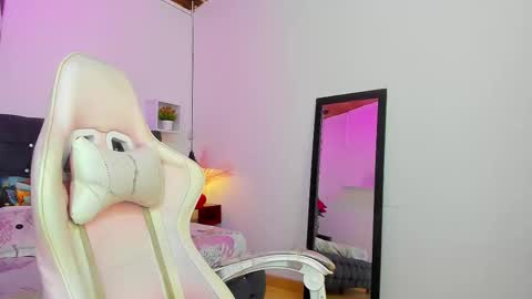 Snapshot of charly_morningstar chatting on 09.24.25 Charly online show from 09.24.25