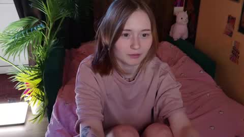 Snapshot of charming_lilly chatting on 02.20.25 Lissa online show from 02.20.25