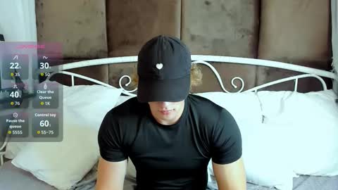 Snapshot of chase_muscular chatting on 11.27.25 Chase online show from 11.27.25