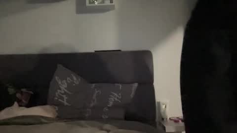 Vicky online show from 10.04.25