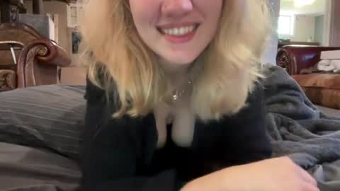 Snapshot of chatonblanchexx chatting on 07.15.26 chatonblanchexx online show from 07.15.26
