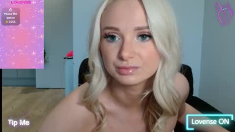 Snapshot of chelseablondeuk chatting on 11.13.25 ChelseaBlonde online show from 11.13.25