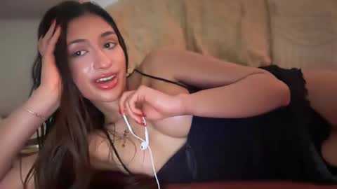 Snapshot of cherliecarmen chatting on 09.25.25 cherliecarmen online show from 09.25.25