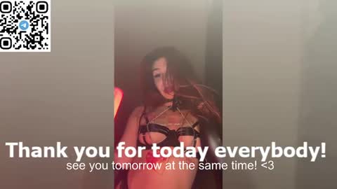 Vanessa Ray  STREAMING TIME everyday of the week  -  German time. except Saturday online show from 02.16.25