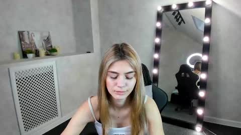 Snapshot of cherry_pr1ce chatting on 12.19.24 cherry_pr1ce online show from 12.19.24