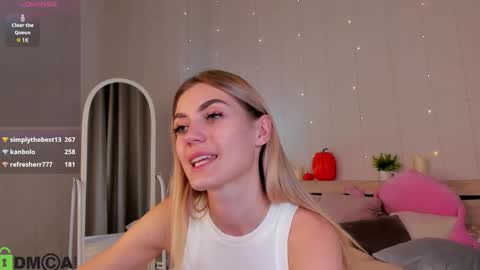 Snapshot of cherry_pr1ce chatting on 10.27.25 cherry_pr1ce online show from 10.27.25