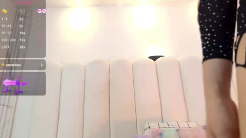 Snapshot of cherry_welll chatting on 10.26.25 Cherry Conection 11pm-6am Colombia time online show from 10.26.25