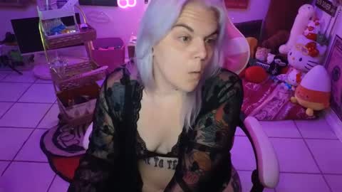 Snapshot of cherryb0mbb0mb chatting on 01.06.25 CherryBombBomb online show from 01.06.25