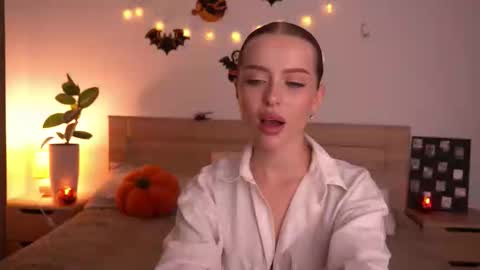 Snapshot of cherryblossom224 chatting on 10.17.25 Alisha online show from 10.17.25