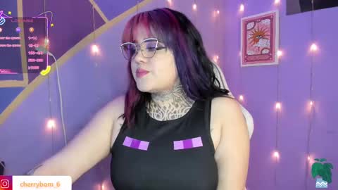  dayis independent model  online show from 09.13.25