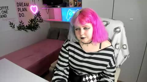 Snapshot of cherrybounce chatting on 02.07.26 Sarah online show from 02.07.26