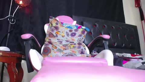 Snapshot of cherryts_hot chatting on 02.19.25 cherry hot online show from 02.19.25