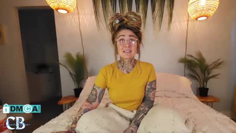 Snapshot of cheviblue chatting on 01.22.25 Chevi Blue online show from 01.22.25