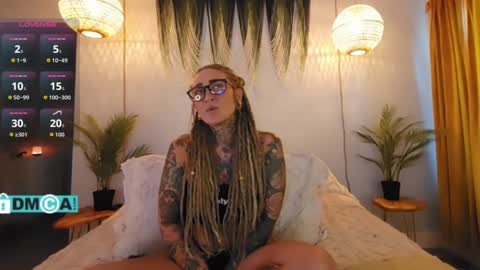 Snapshot of cheviblue chatting on 09.16.25 Chevi Blue online show from 09.16.25