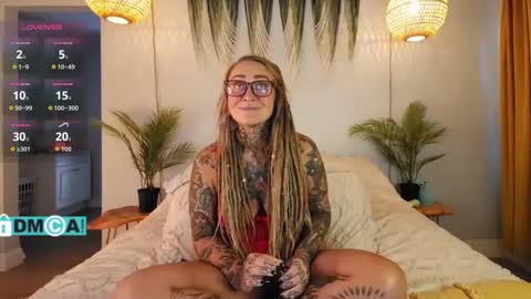 Snapshot of cheviblue chatting on 11.05.25 Chevi Blue online show from 11.05.25