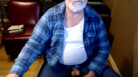 Snapshot of chgodad chatting on 12.01.25 chgodad online show from 12.01.25