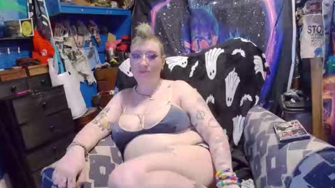 Snapshot of chiaroscurosiren chatting on 12.15.25 CurvySiren online show from 12.15.25