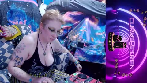 Snapshot of chiaroscurosiren chatting on 02.08.26 CurvySiren online show from 02.08.26