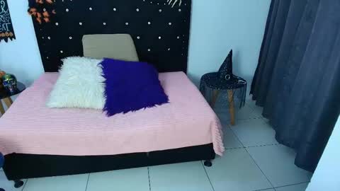 Snapshot of chikis__f_w chatting on 10.21.25 LAURA online show from 10.21.25