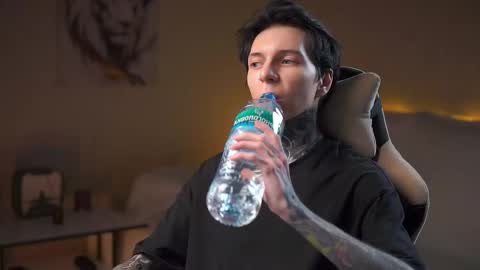 Snapshot of chillguy2k chatting on 11.11.25 Rick online show from 11.11.25