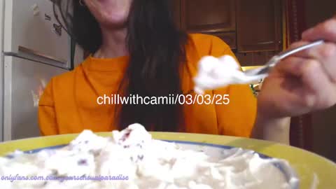 Snapshot of chillwithcamii chatting on 03.03.25 yoursensualparadise online show from 03.03.25