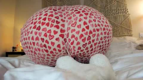 Snapshot of chillwithcamii chatting on 10.22.25 yoursensualparadise online show from 10.22.25