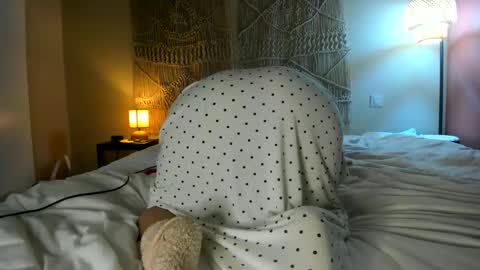 Snapshot of chillwithcamii chatting on 11.08.25 yoursensualparadise online show from 11.08.25