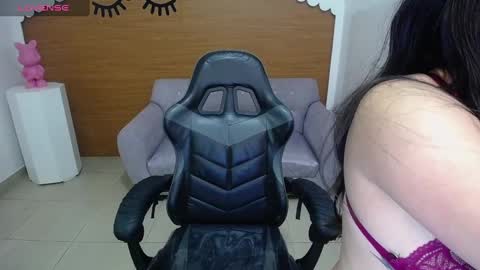 Snapshot of chinatsu_t chatting on 10.07.25 Kelly online show from 10.07.25