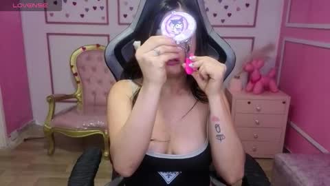 Snapshot of chinatsu_t chatting on 11.09.25 Kelly online show from 11.09.25