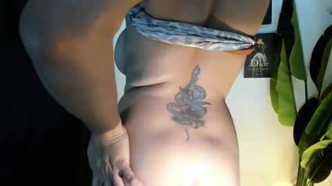 Snapshot of chixies_ladies chatting on 04.28.26 chixies_ladies online show from 04.28.26
