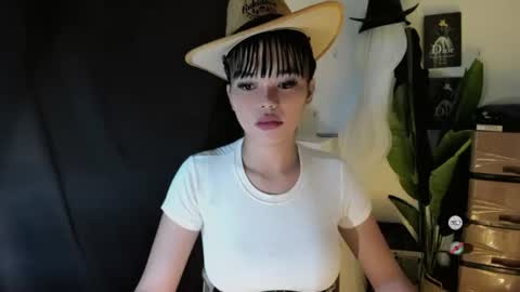 Snapshot of chixies_ladies chatting on 06.17.26 chixies_ladies online show from 06.17.26