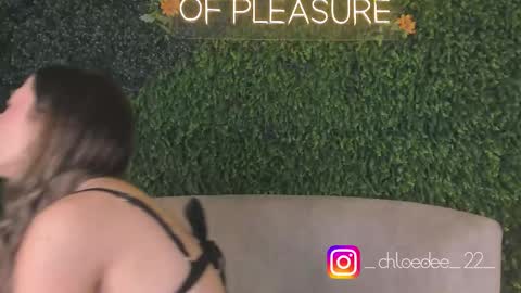 Snapshot of chloe_dee_ chatting on 09.18.25 Chloe online show from 09.18.25