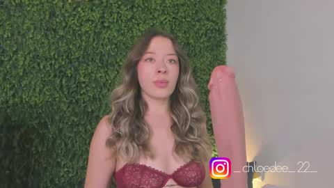 Snapshot of chloe_dee_ chatting on 09.23.25 Chloe online show from 09.23.25