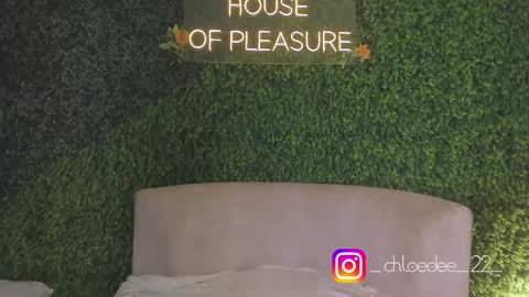 Snapshot of chloe_dee_ chatting on 10.03.25 Chloe online show from 10.03.25