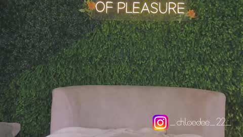 Snapshot of chloe_dee_ chatting on 10.19.25 Chloe online show from 10.19.25