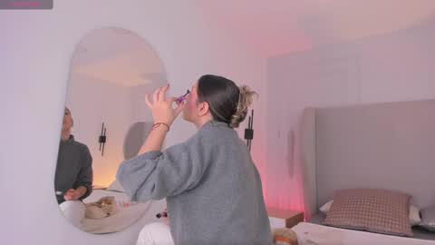 Snapshot of chloe_dee_ chatting on 11.12.25 Chloe online show from 11.12.25