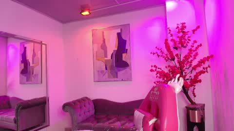 Snapshot of chloe_dolly chatting on 04.12.26 Chloe online show from 04.12.26