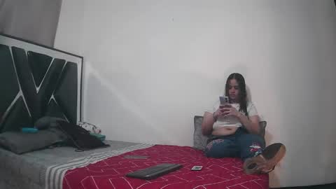 Snapshot of chloe_hotx chatting on 03.12.25 Chloe and Danna online show from 03.12.25