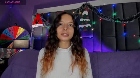 Isabella curly hair - Anastasia short hair  online show from 12.16.24