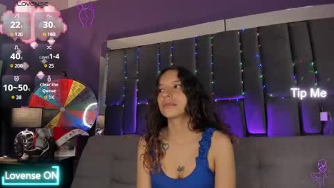 Isabella curly hair - Anastasia short hair  online show from 01.13.25