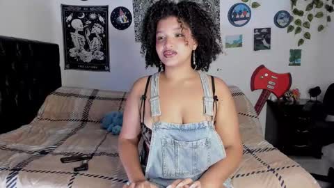 Snapshot of chloe_kisses chatting on 09.14.25 chloe_kisses online show from 09.14.25